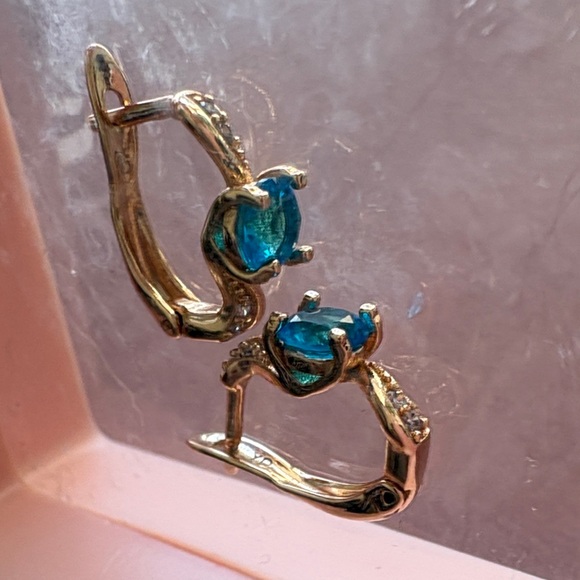 Jewelry - Elegant Blue Stone Earrings